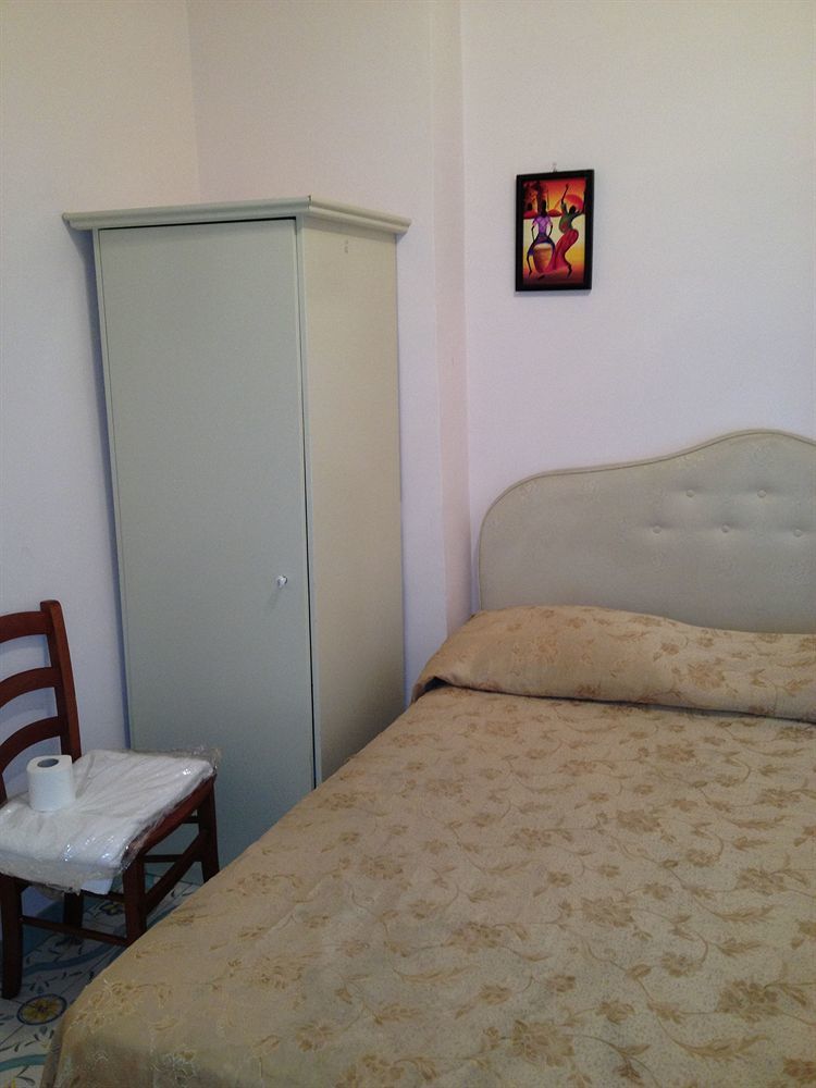 Room Elia Неаполь Экстерьер фото