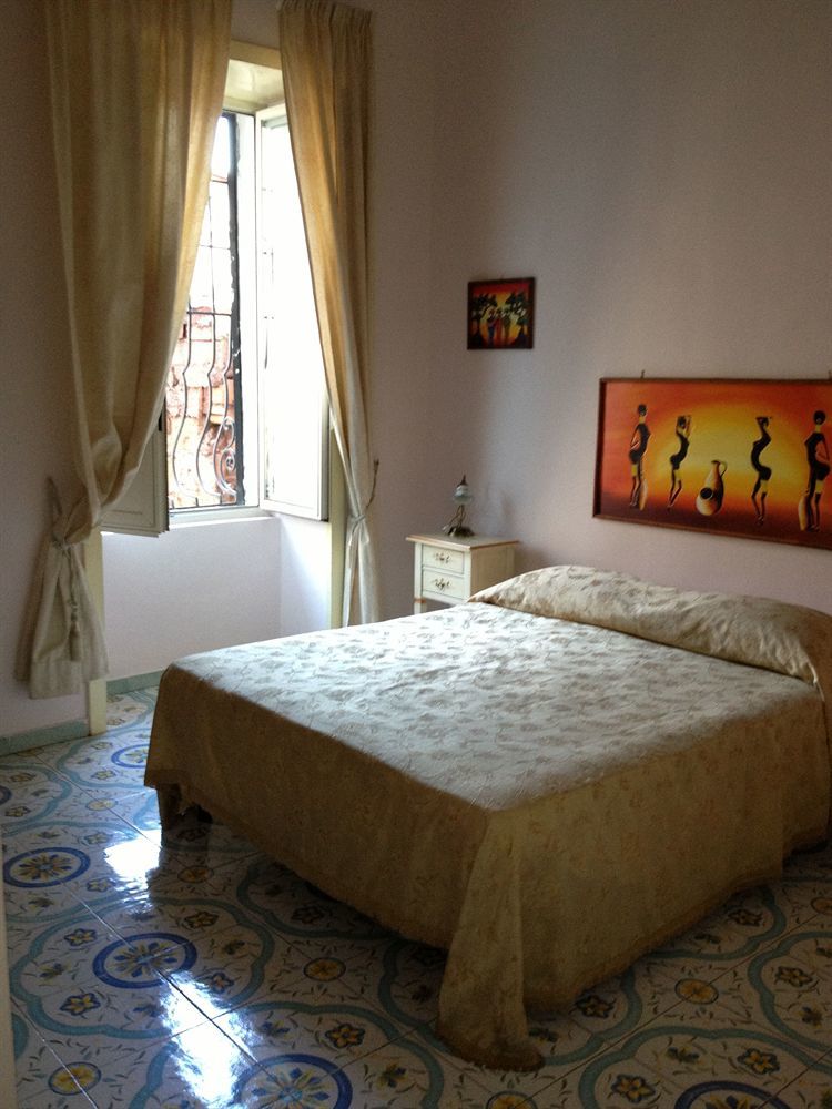 Room Elia Неаполь Экстерьер фото