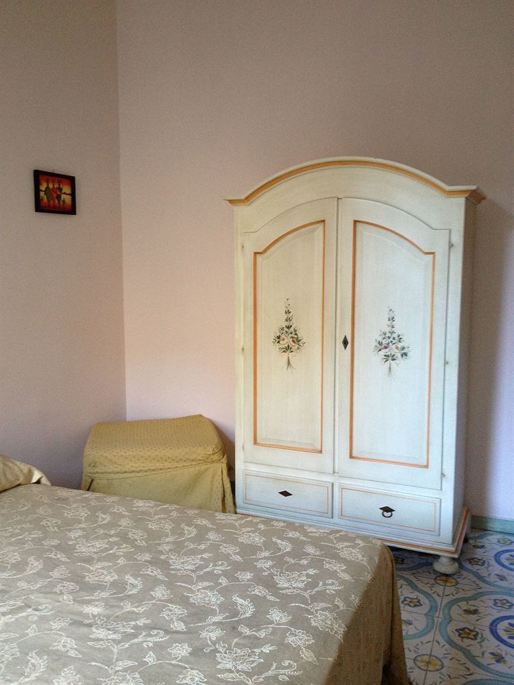 Room Elia Неаполь Экстерьер фото